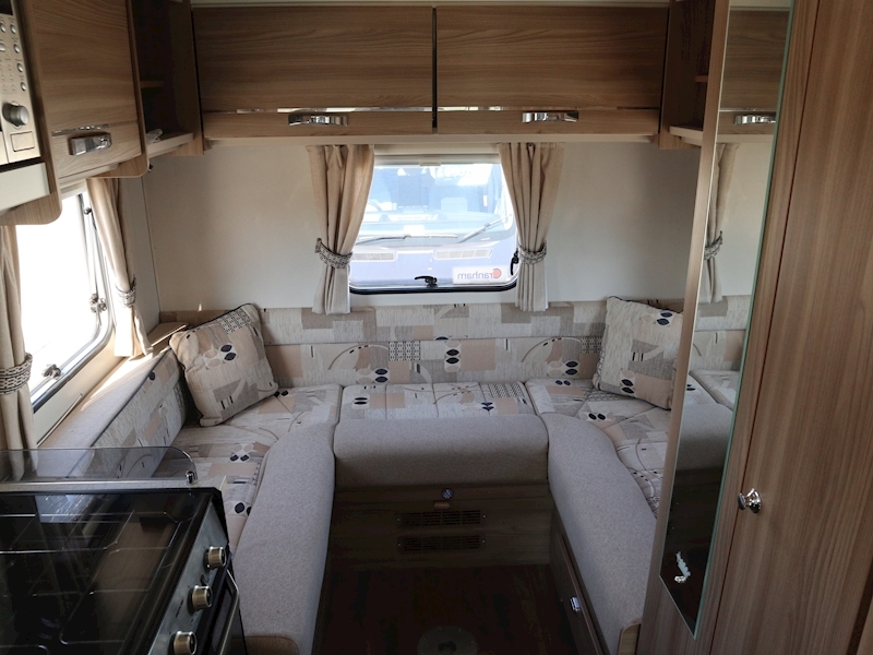 Swift Escape 2016 644 - Large 14