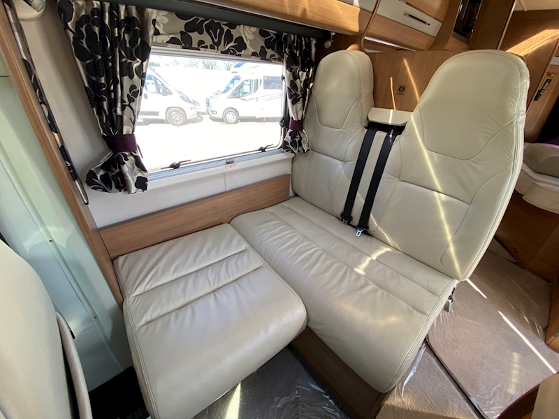 Autotrail Dakota 2015 FB - Large 3
