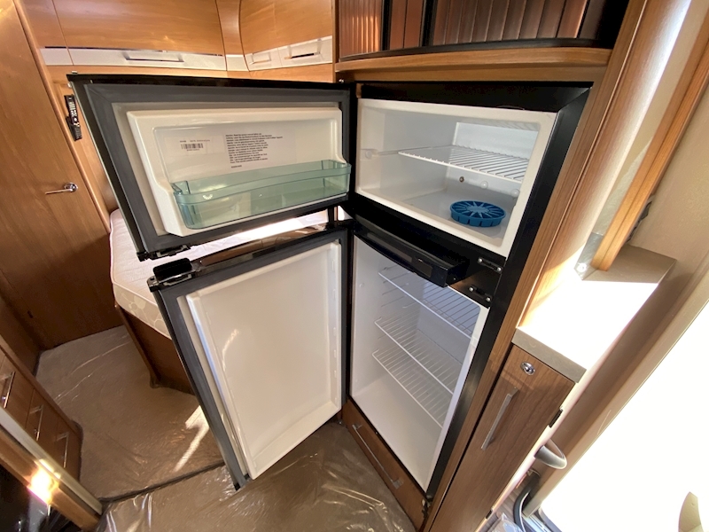 Autotrail Dakota 2015 FB - Large 8