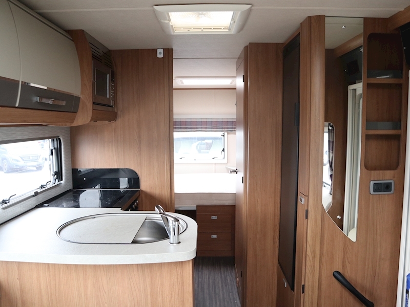 Autotrail Tracker 2018 RB - Large 8