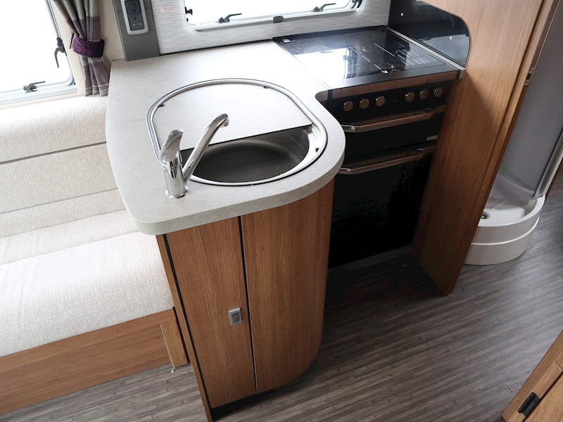 Autotrail Tracker 2018 RB - Large 19