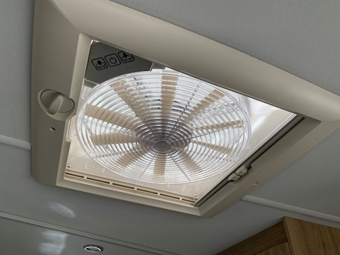 Elddis Xplore 2020 554 - Large 9