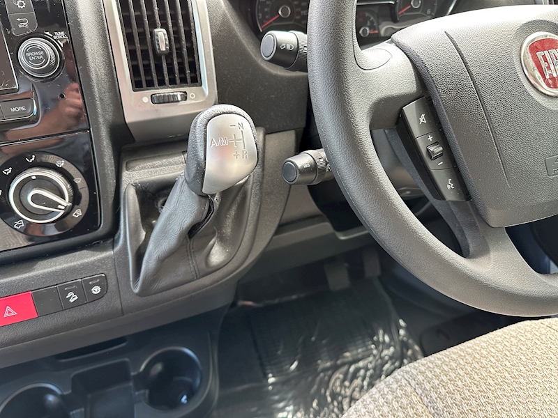 Autotrail Tracker 2016 RS - Large 10