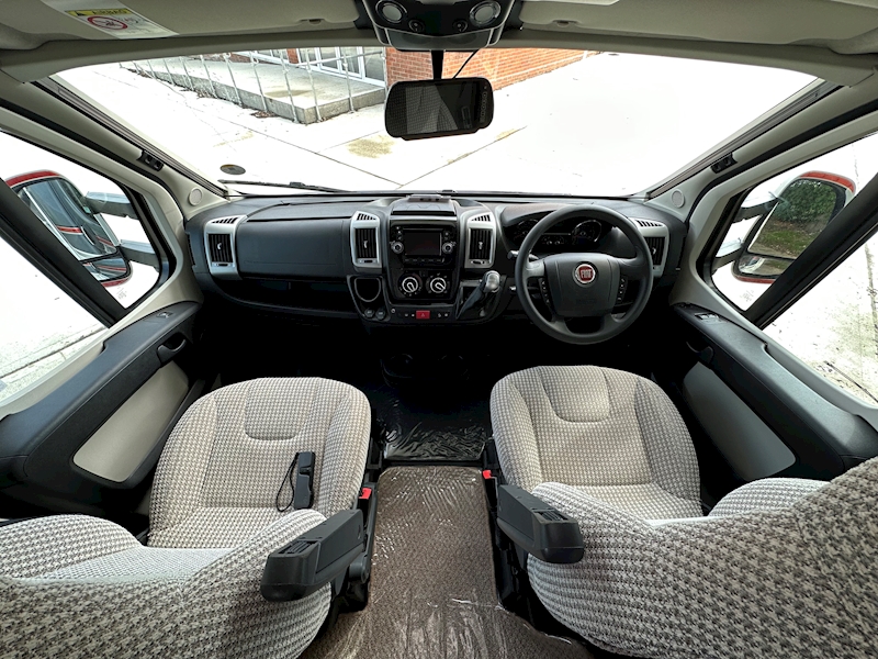 Autotrail Tracker 2016 RS - Large 8