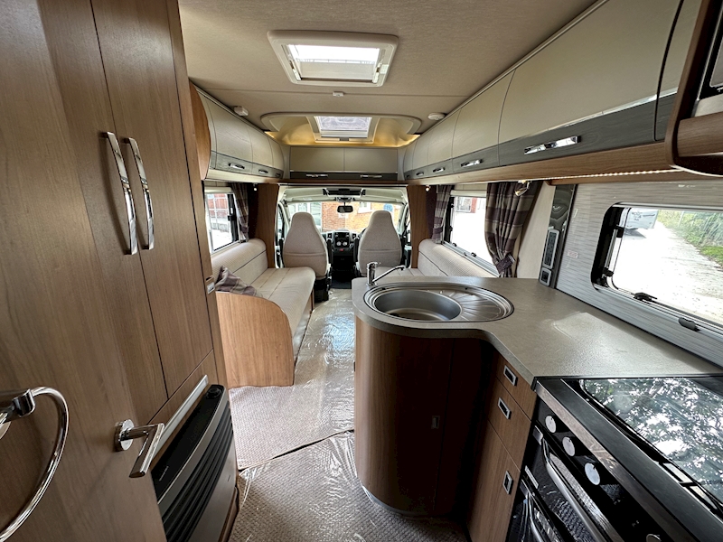 Autotrail Tracker 2016 RS - Large 6