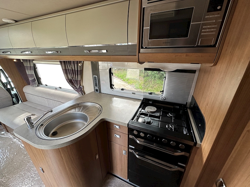Autotrail Tracker 2016 RS - Large 4