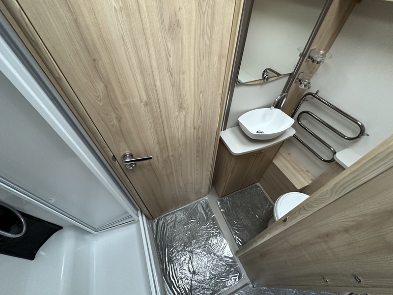 Elddis Crusader 2017 Zephyr - Large 5