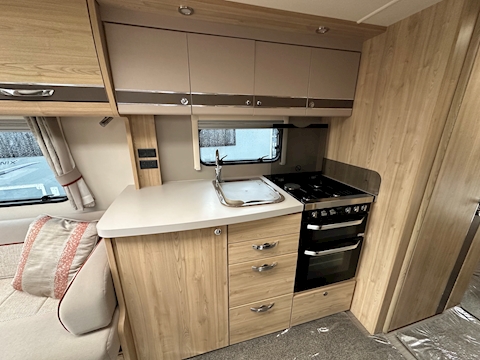 Elddis Crusader 2017 Zephyr - Large 4