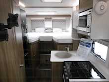 Swift Escape 2017 Champagne 68411