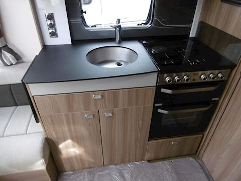Swift Conqueror 560 - U925