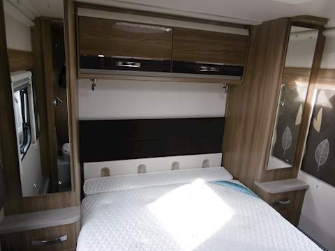 Swift Conqueror 560 - U925