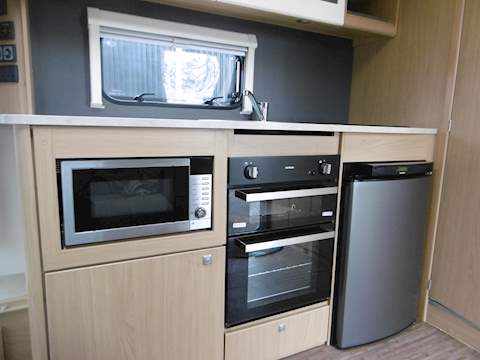 Elddis Avante Club 372 - U961