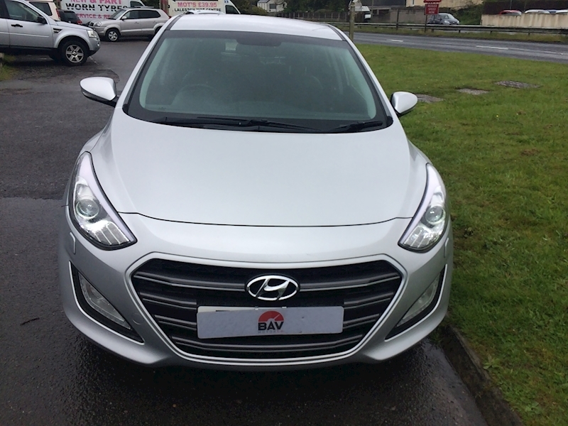 Hyundai 1.6 CRDi Blue Drive Premium Hatchback 5dr Diesel Manual (102 g/km, 134 bhp)