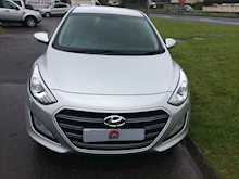 Hyundai 1.6 CRDi Blue Drive Premium Hatchback 5dr Diesel Manual (102 g/km, 134 bhp)