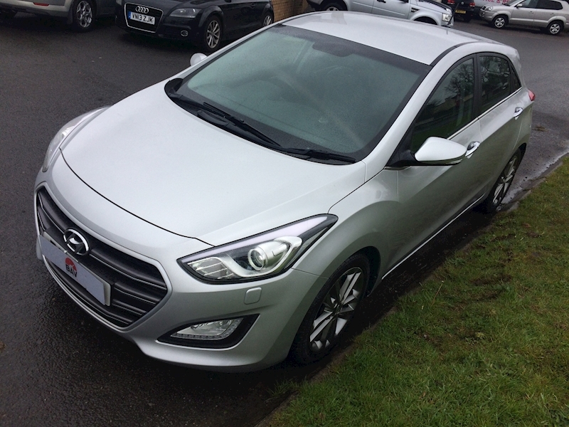Hyundai 1.6 CRDi Blue Drive Premium Hatchback 5dr Diesel Manual (102 g/km, 134 bhp)