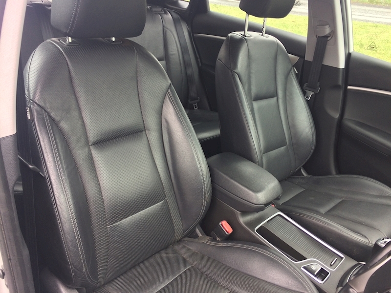 Hyundai 1.6 CRDi Blue Drive Premium Hatchback 5dr Diesel Manual (102 g/km, 134 bhp)