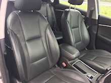 Hyundai 1.6 CRDi Blue Drive Premium Hatchback 5dr Diesel Manual (102 g/km, 134 bhp)