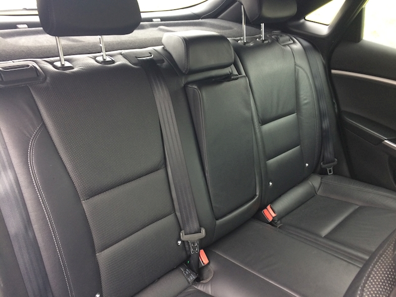 Hyundai 1.6 CRDi Blue Drive Premium Hatchback 5dr Diesel Manual (102 g/km, 134 bhp)