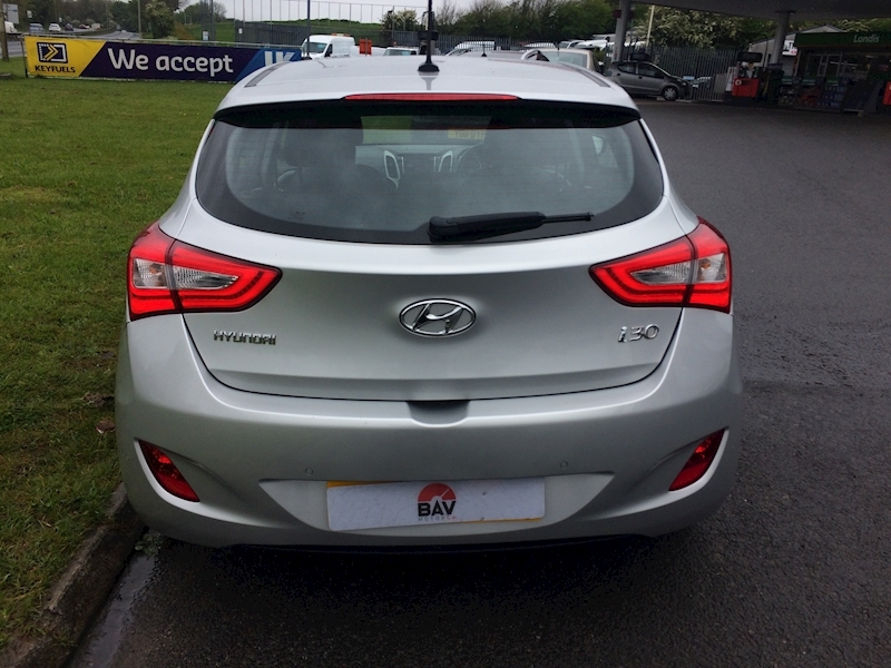 Hyundai 1.6 CRDi Blue Drive Premium Hatchback 5dr Diesel Manual (102 g/km, 134 bhp)