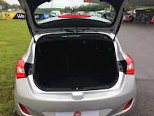 Hyundai 1.6 CRDi Blue Drive Premium Hatchback 5dr Diesel Manual (102 g/km, 134 bhp)