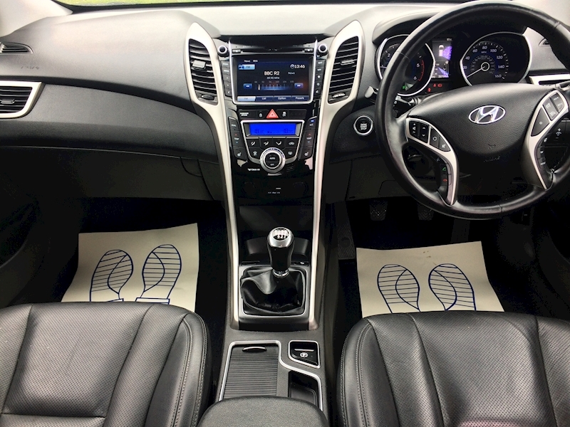 Hyundai 1.6 CRDi Blue Drive Premium Hatchback 5dr Diesel Manual (102 g/km, 134 bhp)