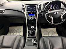 Hyundai 1.6 CRDi Blue Drive Premium Hatchback 5dr Diesel Manual (102 g/km, 134 bhp)