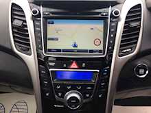 Hyundai 1.6 CRDi Blue Drive Premium Hatchback 5dr Diesel Manual (102 g/km, 134 bhp)