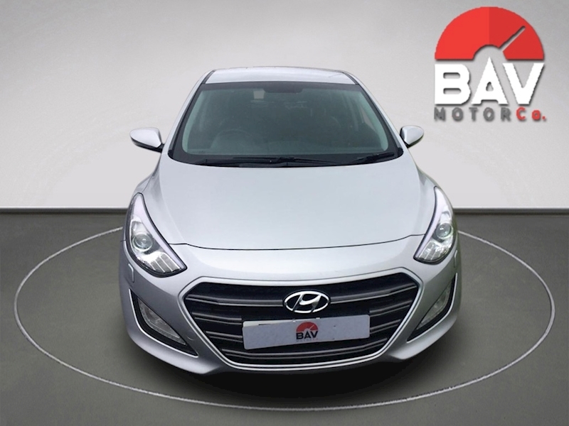 Hyundai 1.6 CRDi Blue Drive Premium Hatchback 5dr Diesel Manual (102 g/km, 134 bhp)