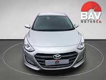 Hyundai 1.6 CRDi Blue Drive Premium Hatchback 5dr Diesel Manual (102 g/km, 134 bhp)