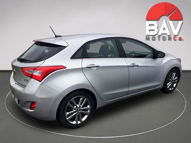 Hyundai 1.6 CRDi Blue Drive Premium Hatchback 5dr Diesel Manual (102 g/km, 134 bhp)