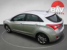 Hyundai 1.6 CRDi Blue Drive Premium Hatchback 5dr Diesel Manual (102 g/km, 134 bhp)