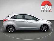 Hyundai 1.6 CRDi Blue Drive Premium Hatchback 5dr Diesel Manual (102 g/km, 134 bhp)