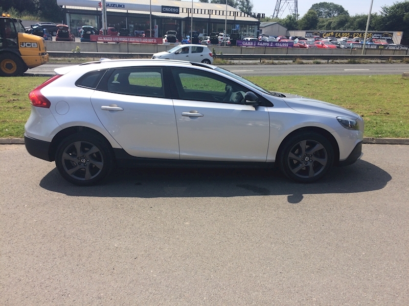 Volvo 1.6 D2 Lux Hatchback 5dr Diesel Powershift (s/s) (108 g/km, 115 bhp)