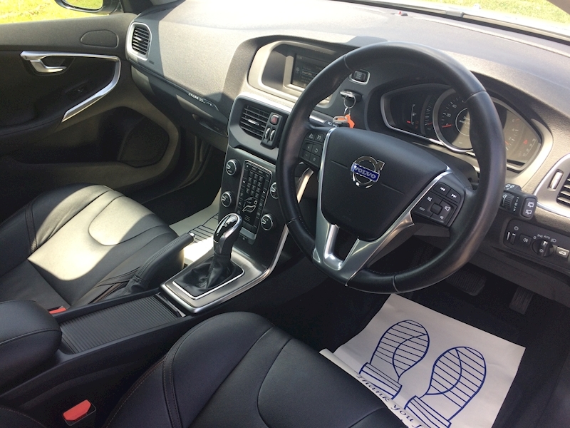 Volvo 1.6 D2 Lux Hatchback 5dr Diesel Powershift (s/s) (108 g/km, 115 bhp)