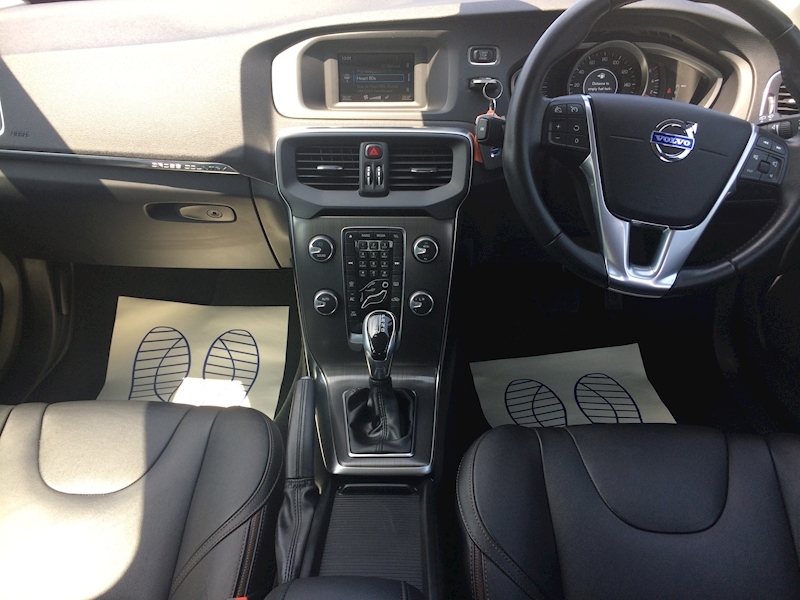 Volvo 1.6 D2 Lux Hatchback 5dr Diesel Powershift (s/s) (108 g/km, 115 bhp)