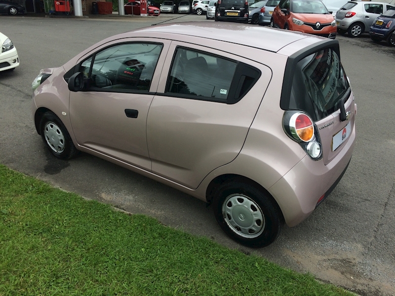 Chevrolet 1.0 + Hatchback 5dr Petrol Manual (119 g/km, 67 bhp)