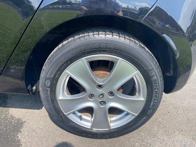 Renault 1.5 dCi ENERGY Expression + Hatchback 5dr Diesel Manual (s/s) (90 g/km, 90 bhp)