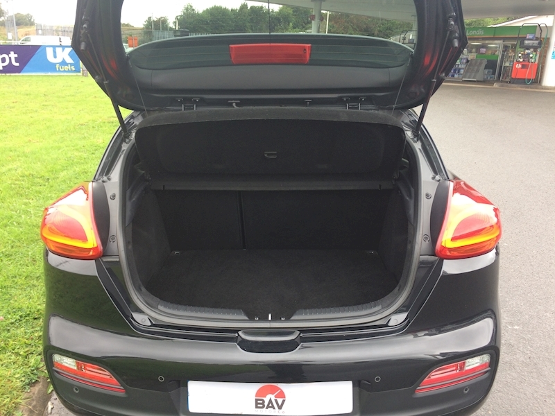 Kia 1.6 CRDi SE Hatchback 3dr Diesel Manual (s/s) ISG (112 g/km, 126 bhp)