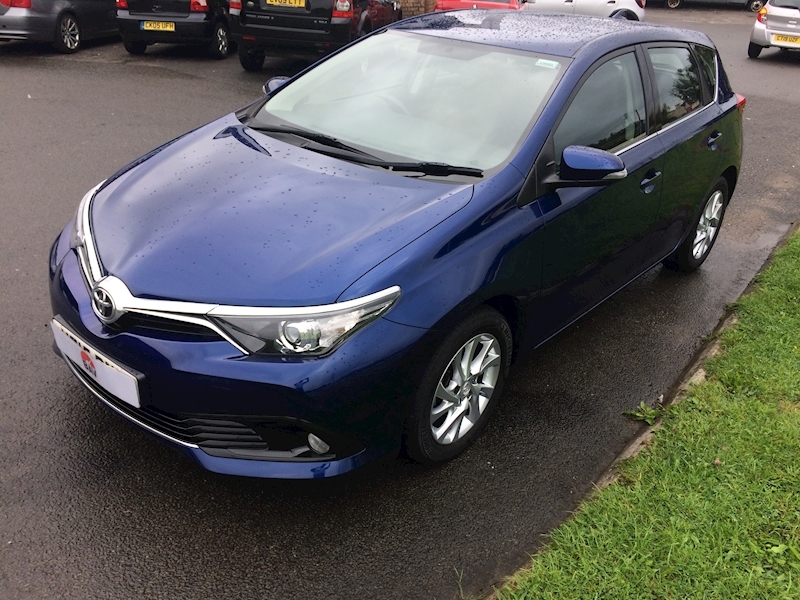 Toyota 1.2 VVT-i Business Edition Hatchback 5dr Petrol (s/s) (116 ps)