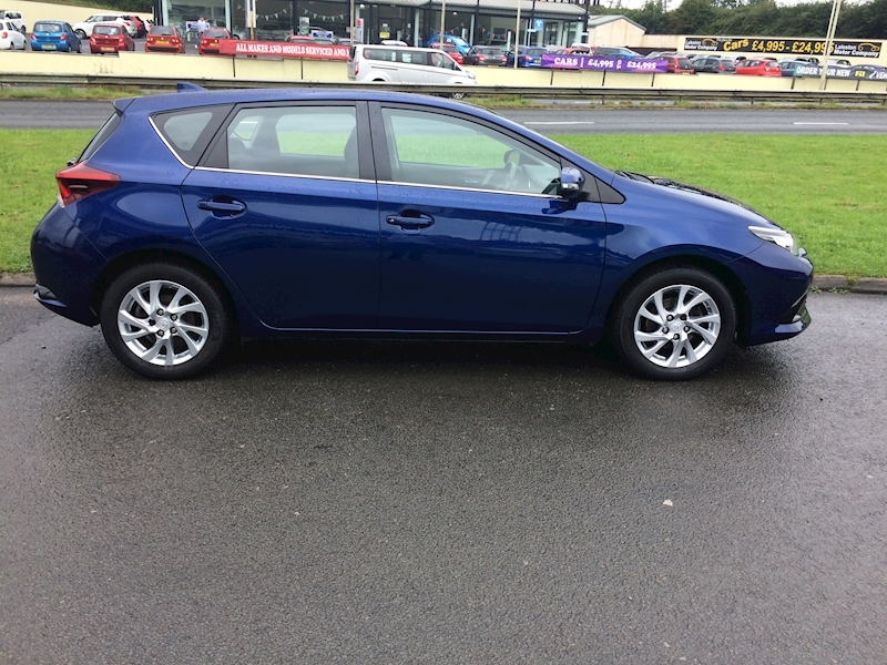 Toyota 1.2 VVT-i Business Edition Hatchback 5dr Petrol (s/s) (116 ps)