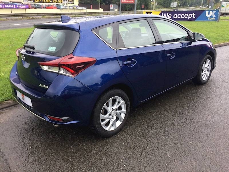 Toyota 1.2 VVT-i Business Edition Hatchback 5dr Petrol (s/s) (116 ps)