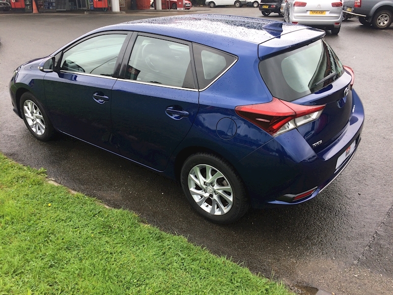 Toyota 1.2 VVT-i Business Edition Hatchback 5dr Petrol (s/s) (116 ps)