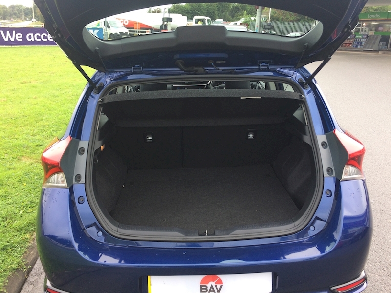 Toyota 1.2 VVT-i Business Edition Hatchback 5dr Petrol (s/s) (116 ps)