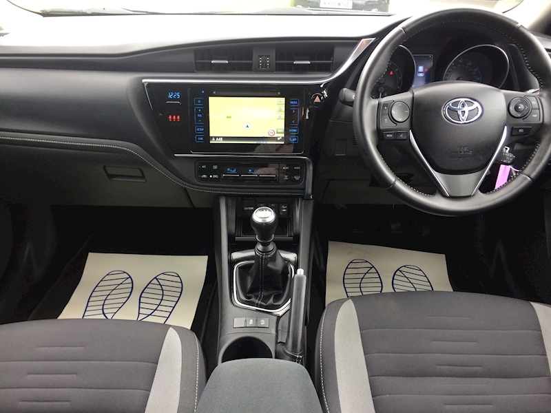 Toyota 1.2 VVT-i Business Edition Hatchback 5dr Petrol (s/s) (116 ps)