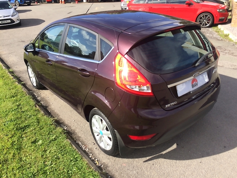 Ford 1.4 Zetec Hatchback 5dr Petrol Manual (133 g/km, 94 bhp)