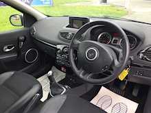 Renault 1.2 Dynamique TomTom Sport Tourer 5dr Petrol Manual (125 g/km, 100 bhp)