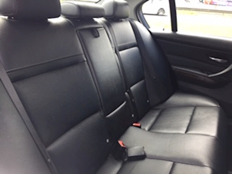 BMW 3 Series 2.0 318i Exclusive Edition Saloon 4dr Petrol Manual (146 g/km, 143 bhp)
