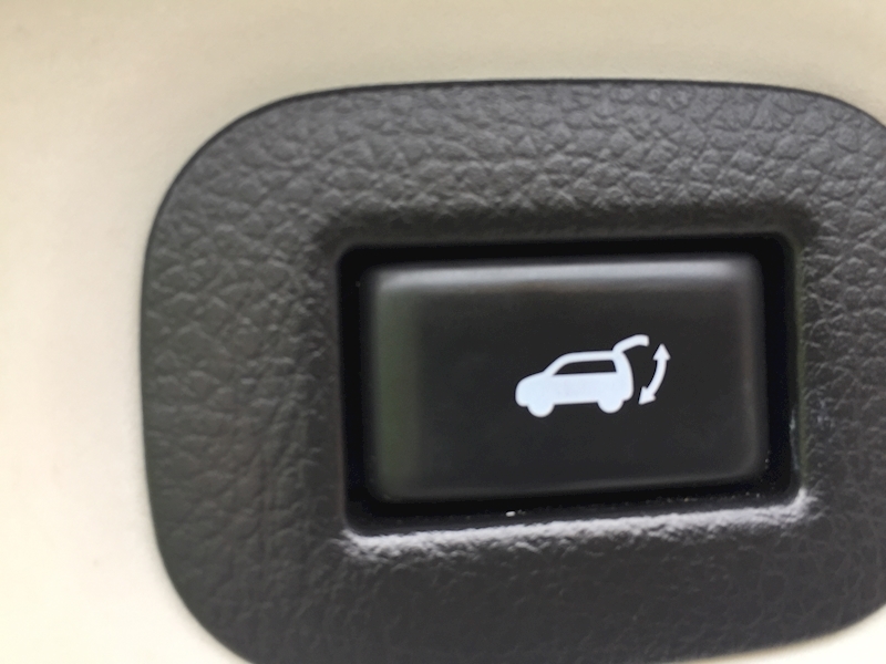 Nissan 1.6 dCi Tekna SUV 5dr Diesel XTRON Euro 5 (s/s) (130 ps)