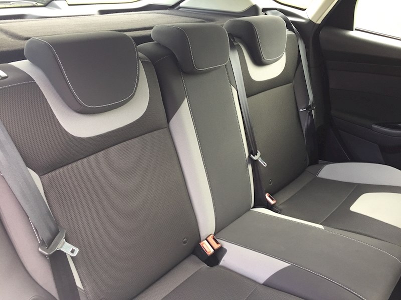 Ford 1.6 Zetec Hatchback 5dr Petrol Manual (136 g/km, 103 bhp)