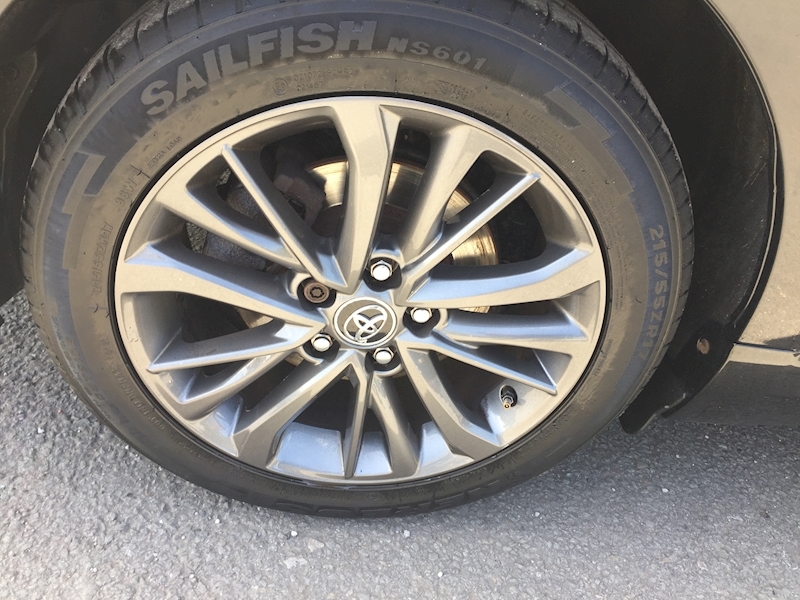 Toyota 2.0 D-4D Business Edition Touring Sports 5dr Diesel Euro 6 (s/s) (143 ps)